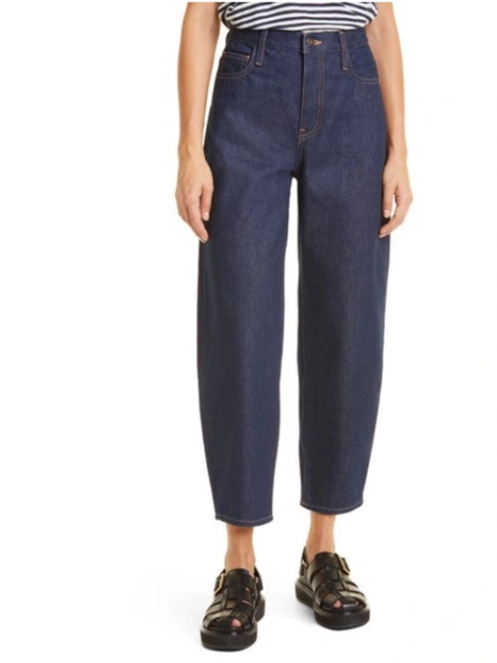 FRAME | Ultra High Waist Barrel Leg Jeans in Dell Rinse | 30
